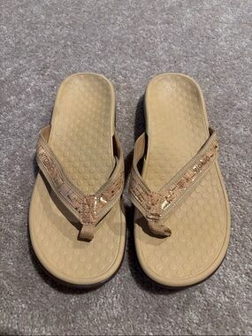 Vionic Tan Women's Thong Sandals with Metallic Accent